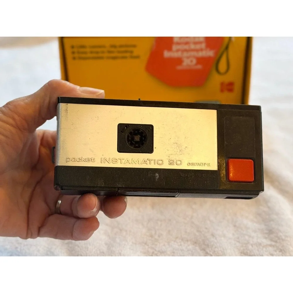 Kodak pocket‎ Instamatic 20 with box